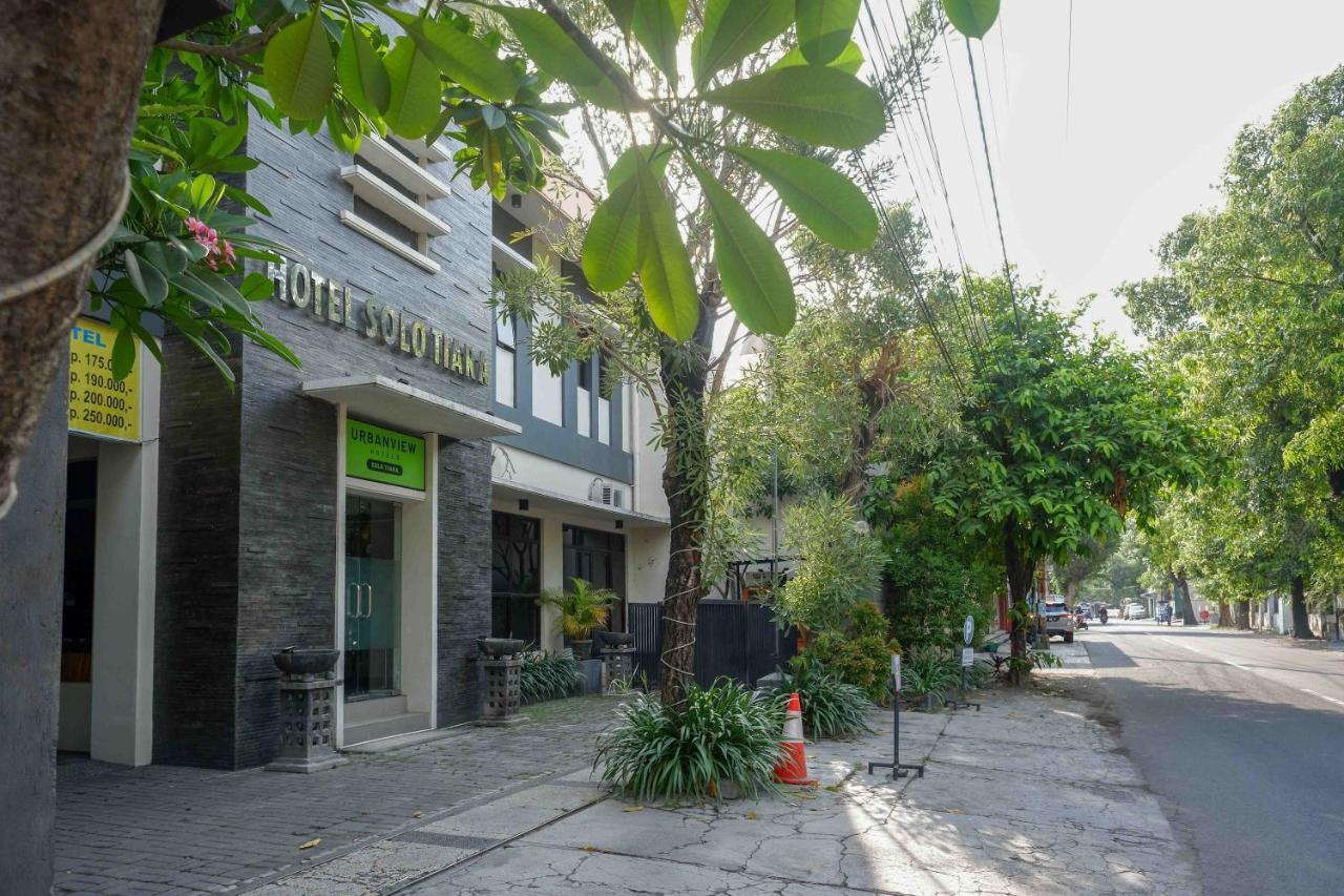 Urbanview Hotel Solo Tiara Kültér fotó